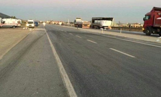 В Турции автобус с туристами столкнулся с грузовиком